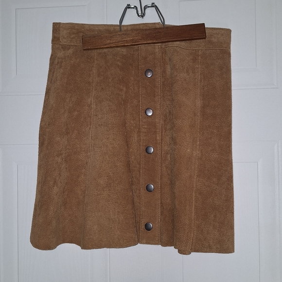 Brown Button down Suede Skirt - Picture 4 of 7